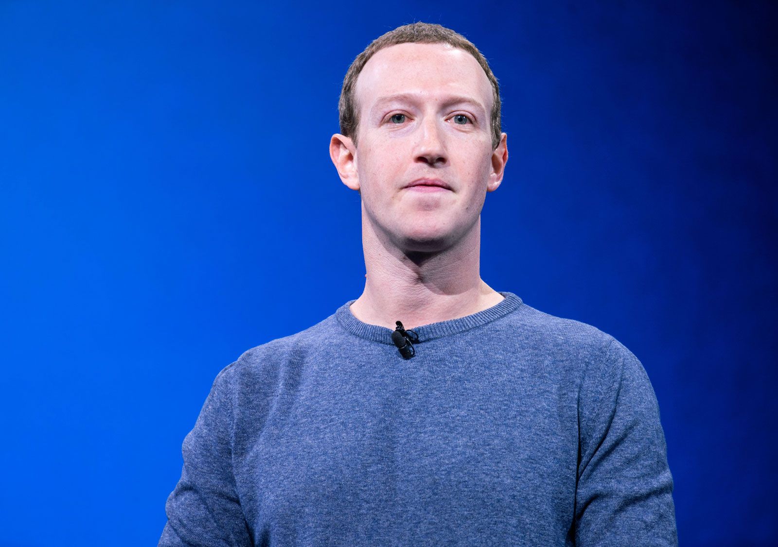 फेसबुकका मालिक खर्बपति जुकरबर्ग किन सँधै एउटै टिसर्टमा ? यस्तो छ खास कारण